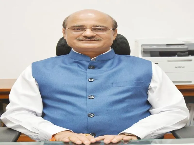 लखनऊ: उत्तर रेलवे के जीएम ने पांच कर्मचारियों को संरक्षा पुरस्कार से किया सम्मानित