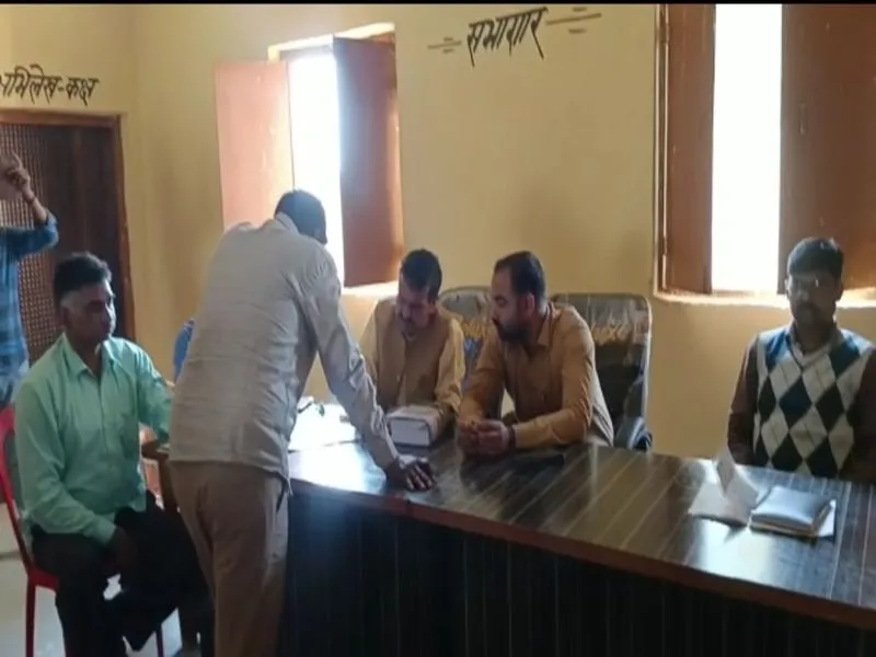 हरदोई: विकास कार्यों के लिए बनी कमेटी को सौंपी गई कमान, यूक्रेन से गांव की प्रधानी कर रही थी छात्रा