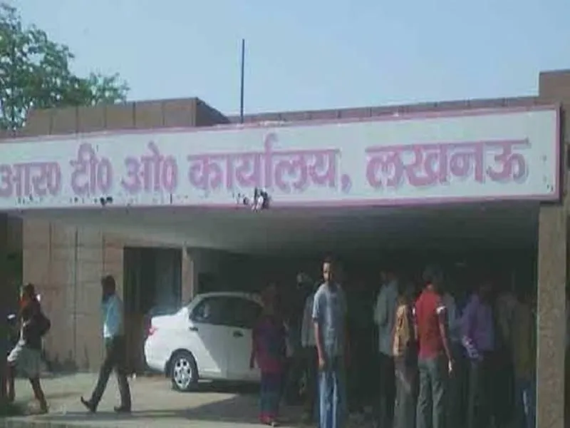 लखनऊ: RTO कार्यालय में वाहनों के फिटनेस कराने की व्यवस्था पटरी से उतरी