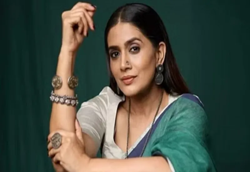 'भारत में लड़कियां आलसी होती हैं' कहने पर सोनाली कुलकर्णी ने मांगी माफी, कहा- सीख ली