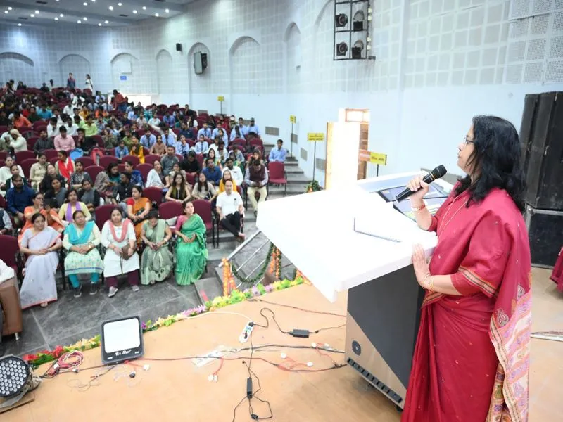  अयोध्या: पूरे 48 वर्ष का हुआ अवध की शान का मंदिर, धूमधाम से मनाया गया अवध विवि का स्थापना दिवस