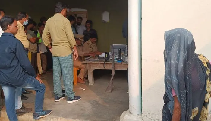 हत्या या आत्महत्या : उन्नाव में पूर्व प्रधान का बंद घर में खून से लथपथ मिला शव, पास में मिली मिली देशी रायफल