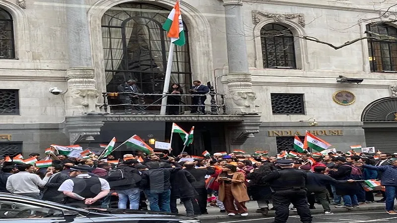 Britain में खालिस्तानी चरमपंथियों के हमले के बाद भारतीय समुदाय के लोगों ने बुलाई एकजुटता बैठक 