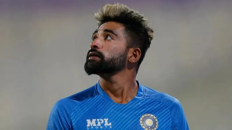 ICC Rankings: वनडे में शीर्ष पायदान से फिसले Mohammed Siraj, इस खिलाड़ी ने छीना नंबर-1 गेंदबाज का स्थान