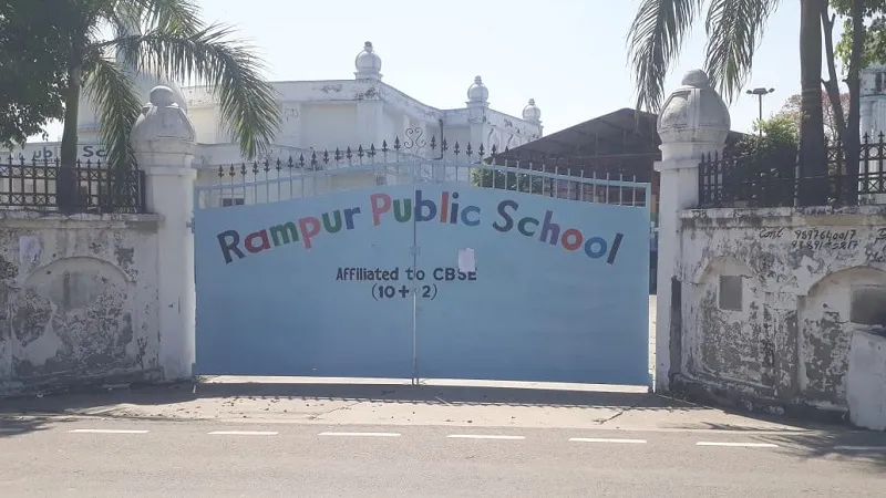 रामपुर:  छह दिन बाद फिर लटका आरपीएस में ताला, प्रशासनिक अधिकारियों ने लिया जायजा