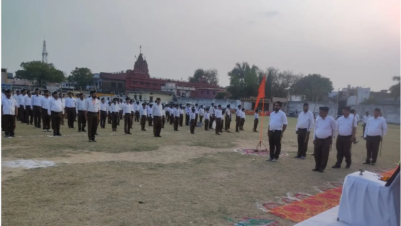 रामनगरः शान के साथ सम्पन्न हुआ RSS का पथ संचलन, पुष्प वर्षा कर किया स्वयंसेवकों का स्वागत