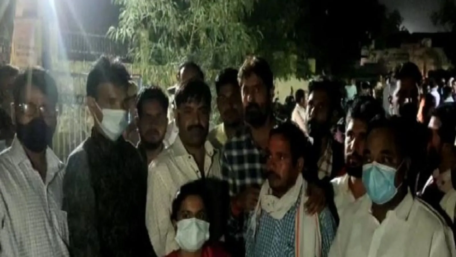 राजस्थान: एंबूलेंस हादसे में मरने वालों की संख्या हुई 3, मुआवजे की मांग को लेकर धरना