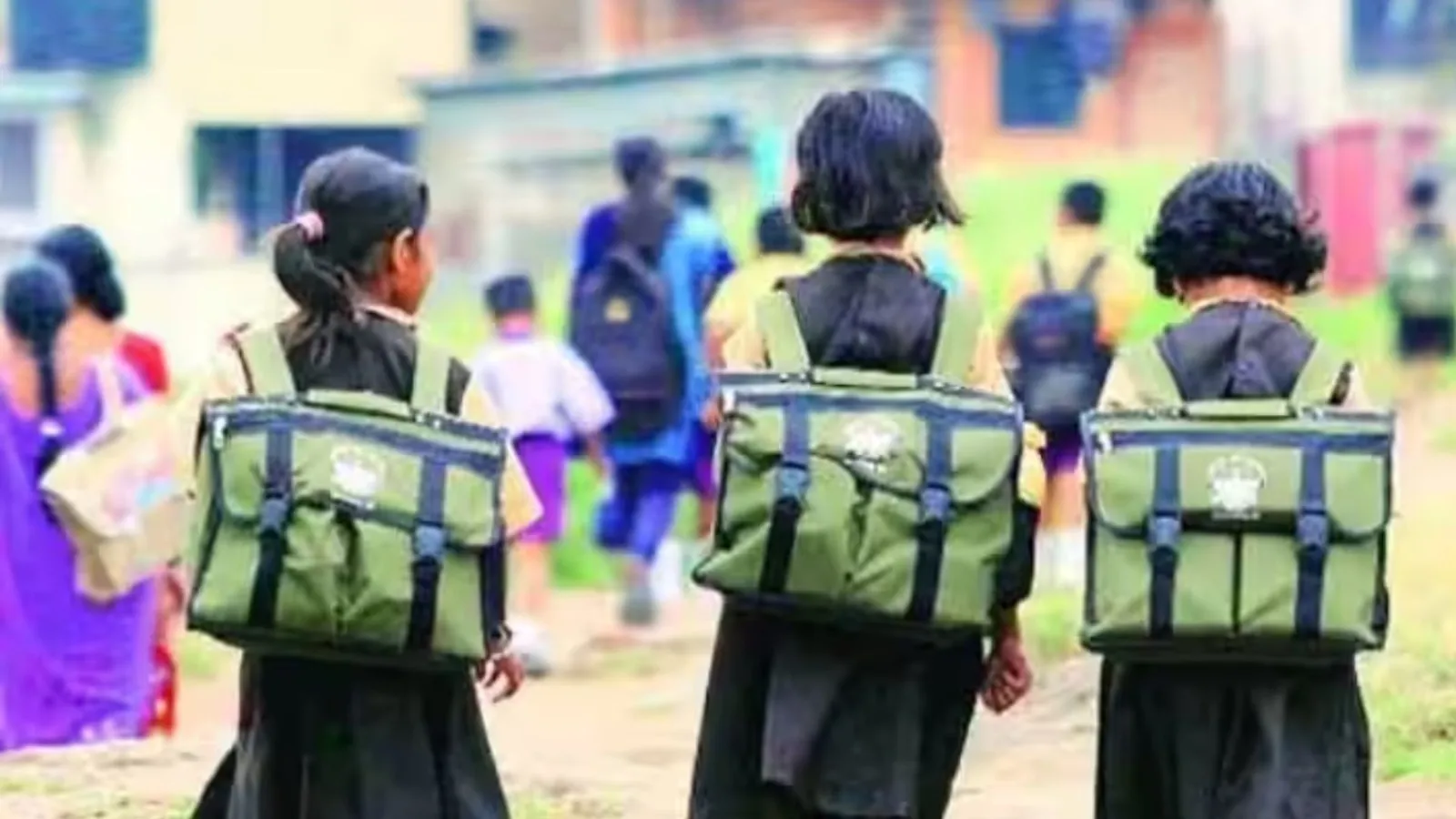 बरेली : फीस जमा न होने पर छात्रा को परीक्षा देने से रोका, डिप्रेशन में लगाई फांसी