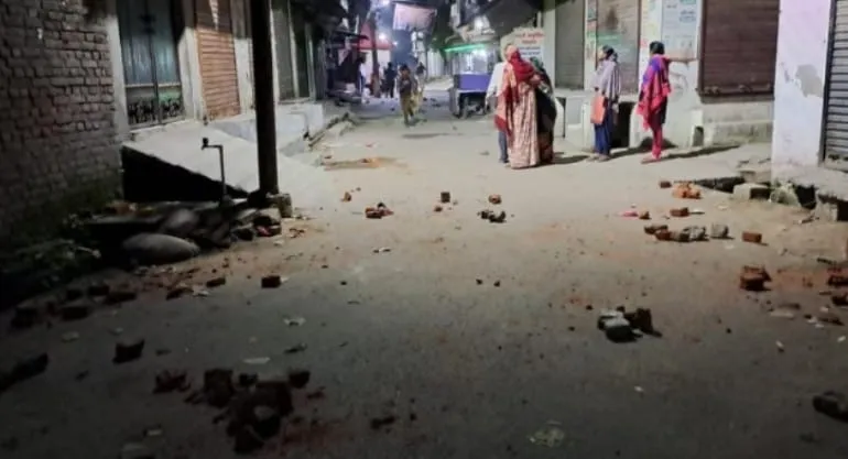 बरेली: दो पक्षों में विवाद के बाद हुआ पथराव, कई लोग घायल