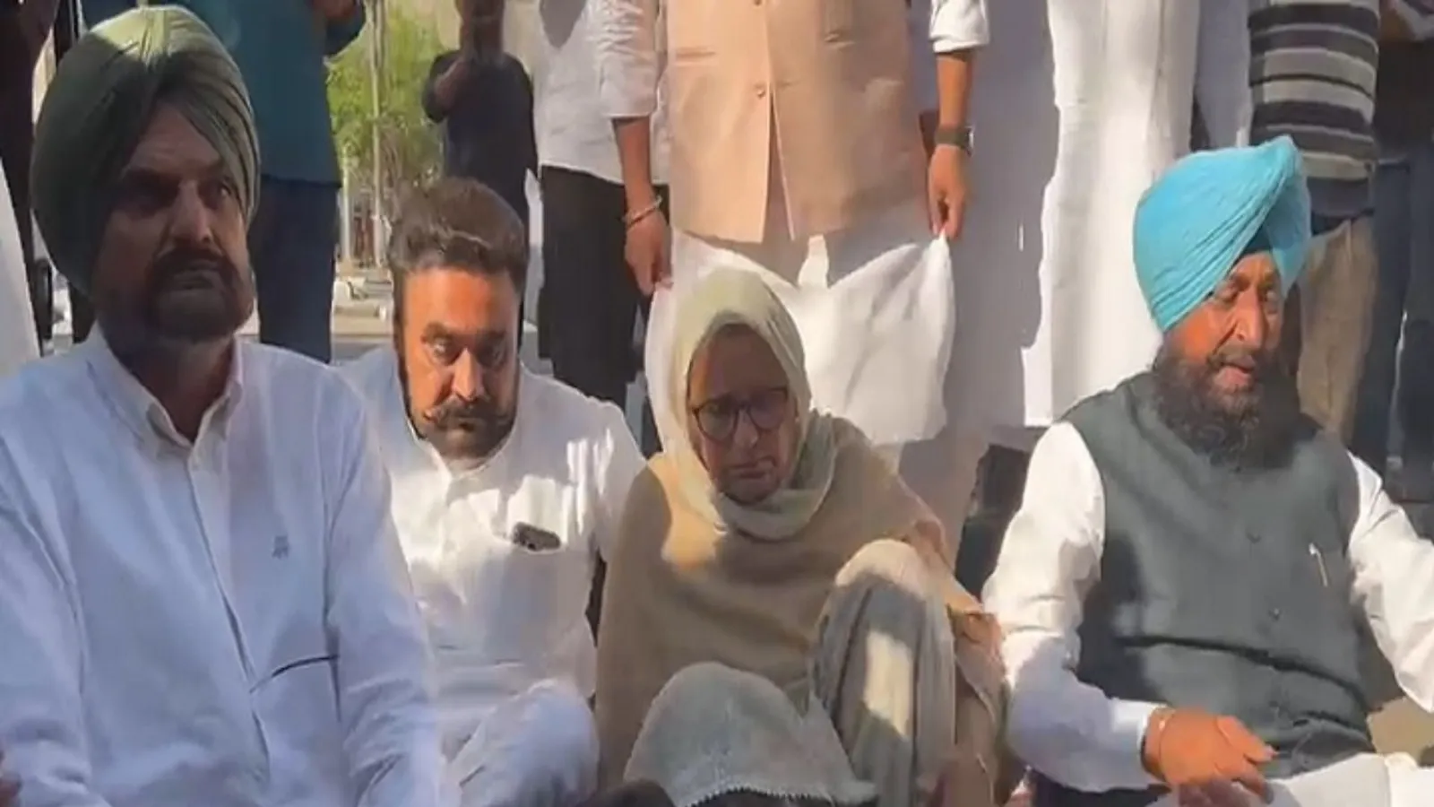सिद्धू मूसेवाला के पिता ने खत्म किया धरना, बेटे को इंसाफ दिलाने के लिए 20 मार्च के बाद CM मान से करेंगे मुलाकात
