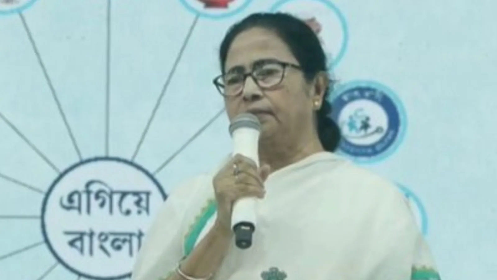 मैं पसंद नहीं हूं तो मेरा सिर काट दो, आपको और डीए नहीं मिलेगा: सरकारी कर्मचारियों से ममता बनर्जी 