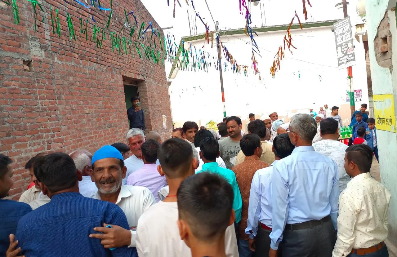 भटपुरा रसूलपुर की परंपरा: मुस्लिमों ने किया होली मिलन, गले मिलकर दी बधाई