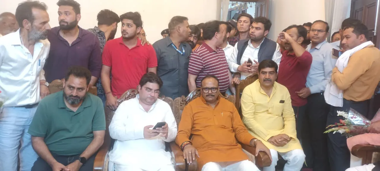  मेरठ: होली मिलन समारोह में पहुंचे डिप्टी सीएम, बोले- अपराधी जेल में या होंगे प्रदेश की सीमा से बाहर