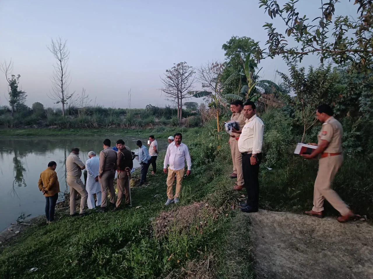 मेरठ: बच्ची का शव निकालकर पोस्टमार्टम को भेजा, कराई वीडियो ग्राफी 