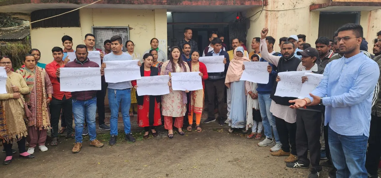 रामनगरः फ्री लगे नलों के पानी के ज्यादा बिल आने से भड़के ग्रामीण, की तालाबंदी