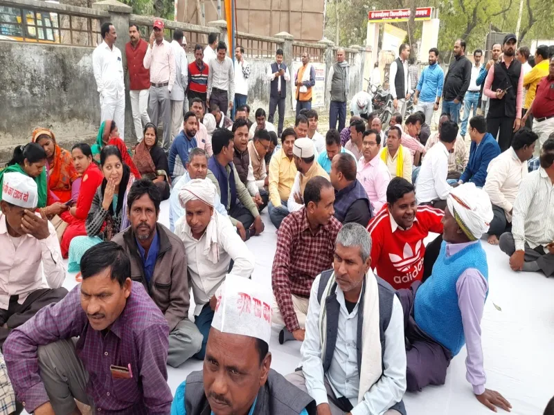 बहराइच: पुरानी पेंशन बहाली को लेकर संयुक्त मोर्चा का प्रदर्शन