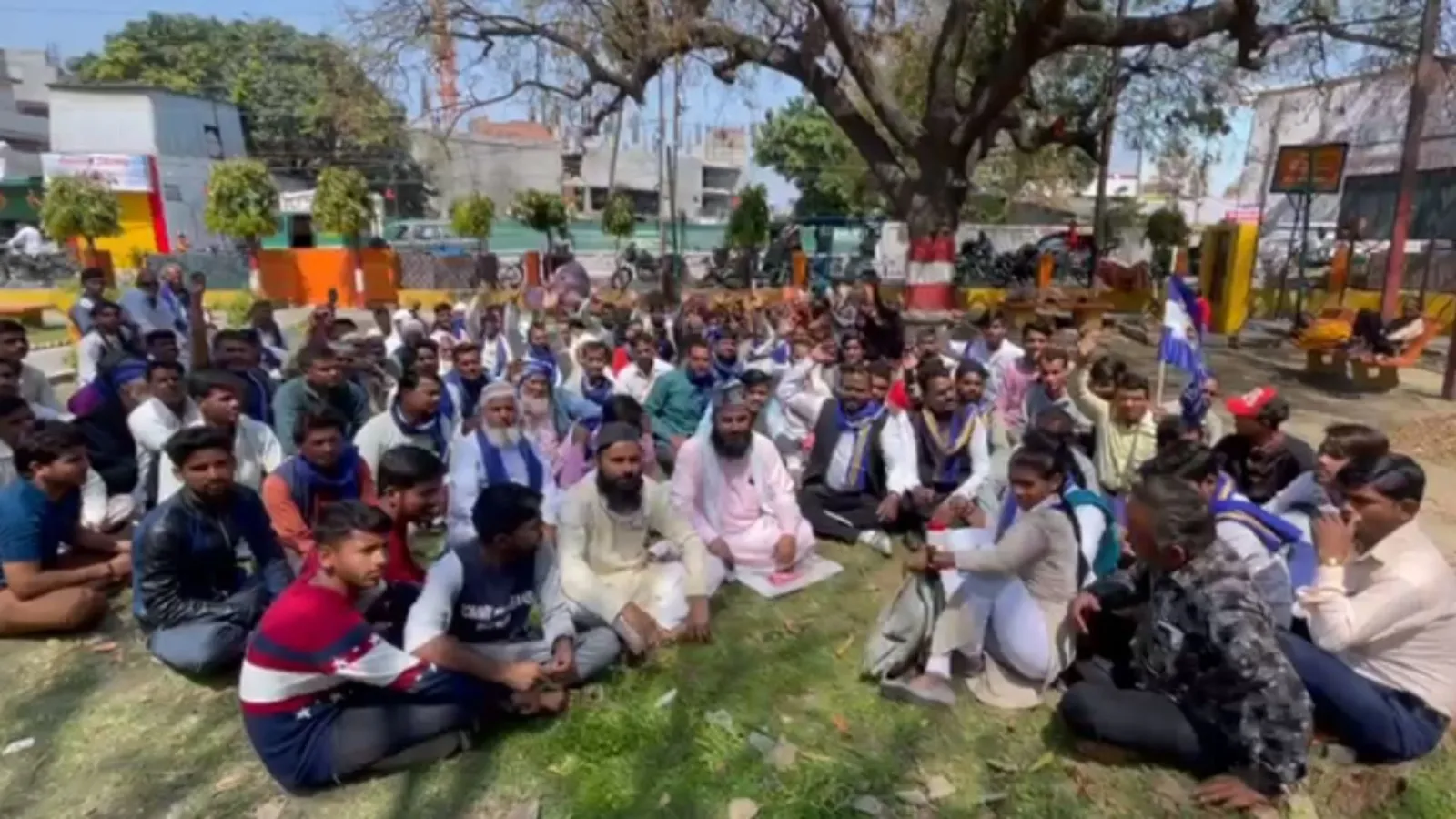 बरेली : BDA पर आरोप-रामगंगा आवासीय योजना के नाम पर तोड़े जा रहे गरीबों के घर, आजाद समाज पार्टी का प्रदर्शन