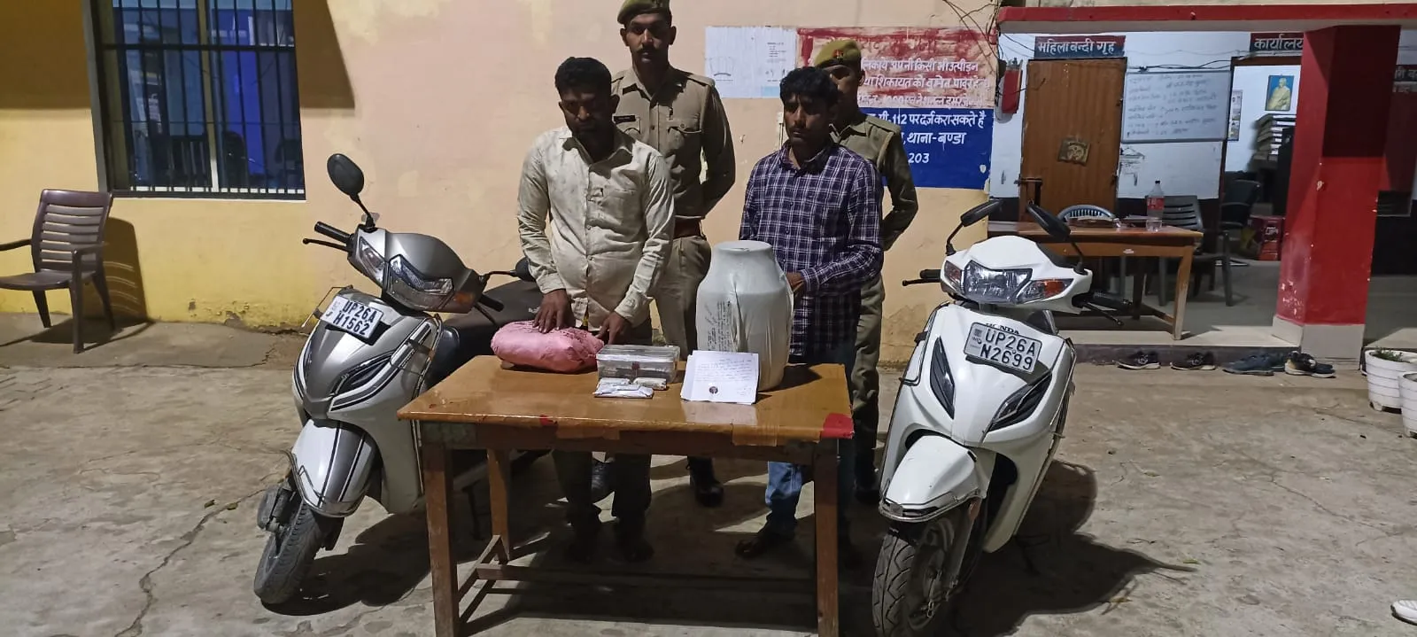 शाहजहांपुर: गैस सिलिंडर में अफीम ले जा रहे दो तस्कर गिरफ्तार