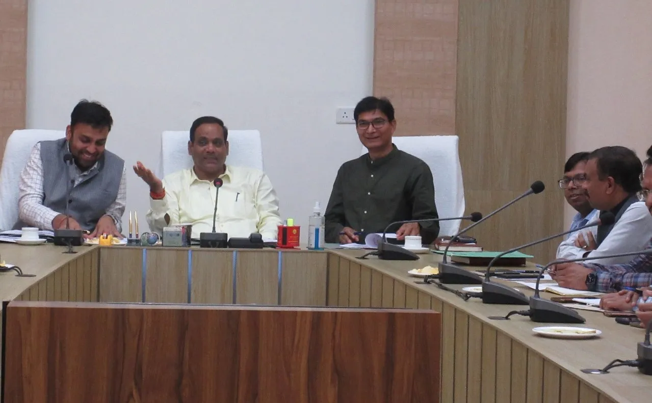 शाहजहांपुर: डीएम ने दिया ईंट भट्ठों की चिमनियों के धुएं की जांच का आदेश