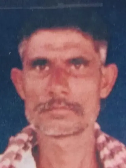 शाहजहांपुर: फंदे पर लटका मिला युवक का शव, हत्या का आरोप