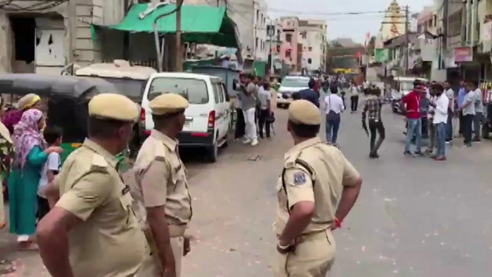 गुजरात: वडोदरा में रामनवमी पर निकाली जा रही शोभायात्रा पर पथराव, मस्जिद के सामने दो गुटों के बीच टकराव
