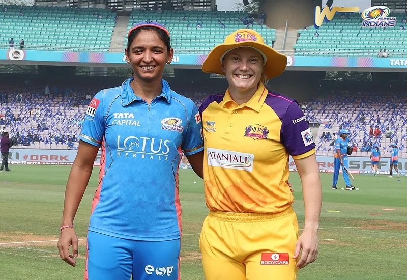 WPL 2023 : यूपी वारियर्स  ने मुंबई इंडियंस को 127 रनों पर समेटा, Sophie Ecclestone ने झटके तीन विकेट