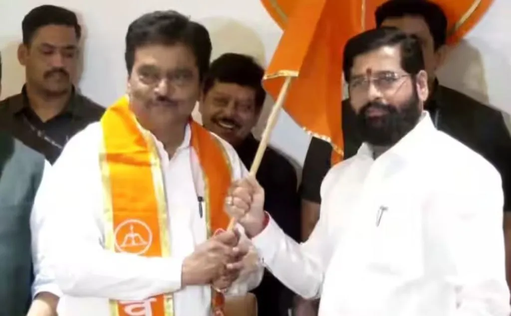 उद्धव ठाकरे को बड़ा झटका, महाराष्ट्र के पूर्व स्वास्थ्य मंत्री दीपक सावंत ने थामा शिंदे गुट का दामन 