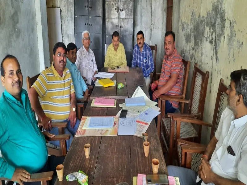 अयोध्या : विद्यालयों में होली मिलन कार्यक्रम आयोजित