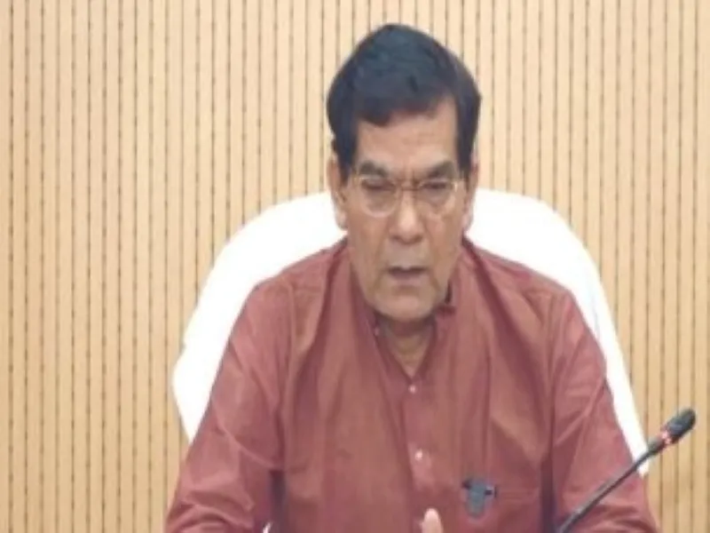 यूपी में बिजली समस्या से हैं परेशान, तो Toll Free Number 1912 पर करें Call