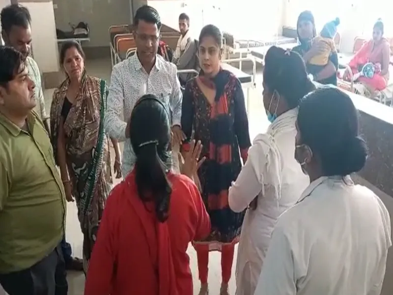 Etah NEWS : नर्स पर लगा बच्चों में संक्रमण फैलाने का आरोप, एक ही इंजेक्शन से एचआईवी पीड़ित फिर दूसरे बच्चों को दी दवा