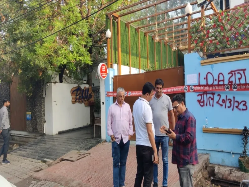 लखनऊ : पेट्रोल पंप, आरएमसी प्लांट व ओयो होटल सील