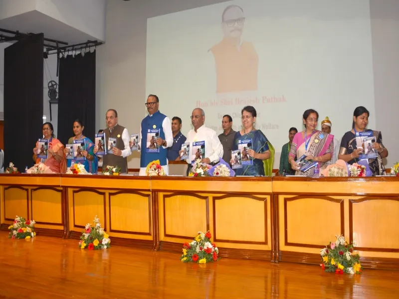 मातृ-शिशु की देखभाल में मिडवाइफ की भूमिका महत्वपूर्ण : ब्रजेश पाठक