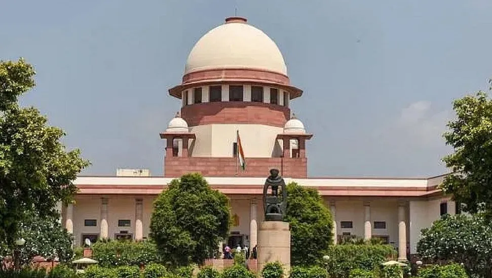 मालेगांव विस्फोट: पुरोहित को आरोपमुक्त करने संबंधी याचिका SC ने की खारिज 