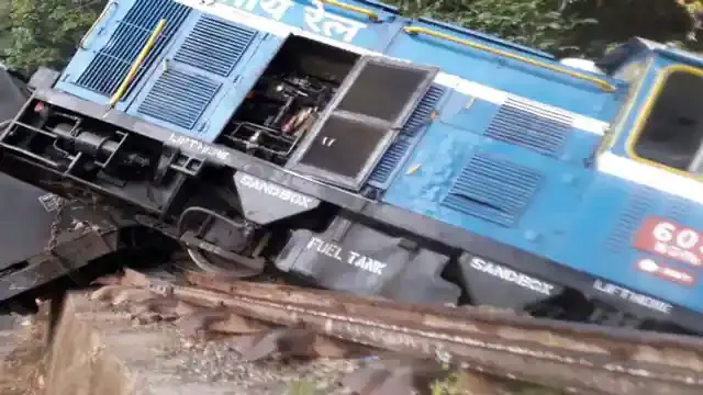 दार्जिलिंग: टॉय ट्रेन का इंजन पटरी से उतरा, 10 दिनों में दूसरी घटना, मार्ग कई घंटे अवरुद्ध