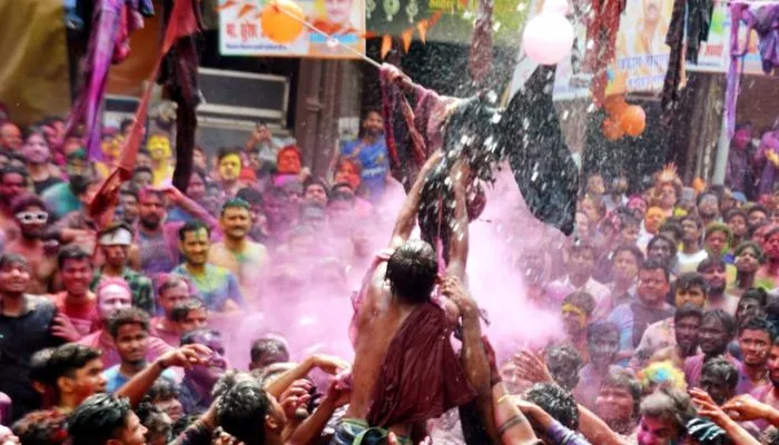 कपड़ा फाड़ होली