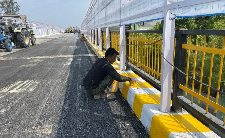 बरेली: अप्रैल के पहले सप्ताह से किला पुल पर दौड़ सकते हैं वाहन, गुरुवार से सड़क बनाने का काम हुआ शुरू