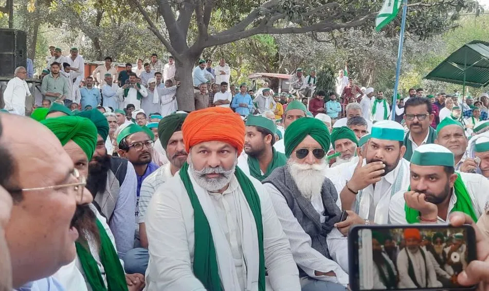मेरठ में गरजे किसान, विभिन्न मांगों को लेकर कमिश्नरी पर हुई महापंचायत