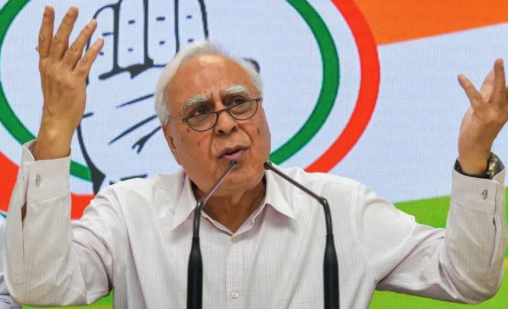 देश या विदेश में सरकार की आलोचना करना नागरिकों का अधिकार: कपिल सिब्बल 