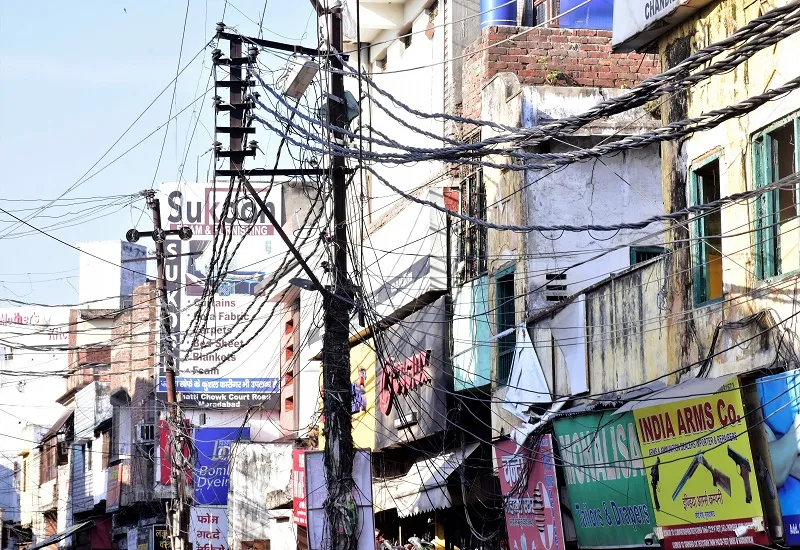 मुरादाबाद : 85 करोड़ से तारों के मकड़जाल से मुक्त होंगी महानगर की सड़कें