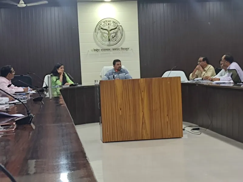 चित्रकूट : डीएम ने एई और जेई का वेतन काटने के दिए निर्देश