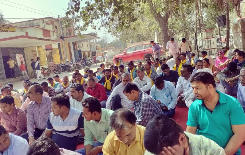 बरेली: बिजली कर्मचारियों ने शुरू किया कार्य बहिष्कार, उपभोक्ता परेशान