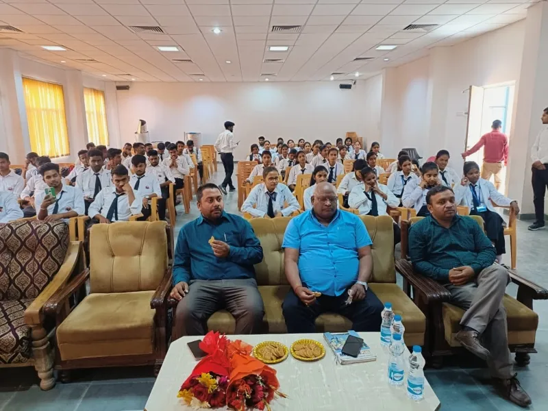 अयोध्या : 10 से 15 फीसदी लोग पीठ व कमर दर्द से हैं पीड़ित 