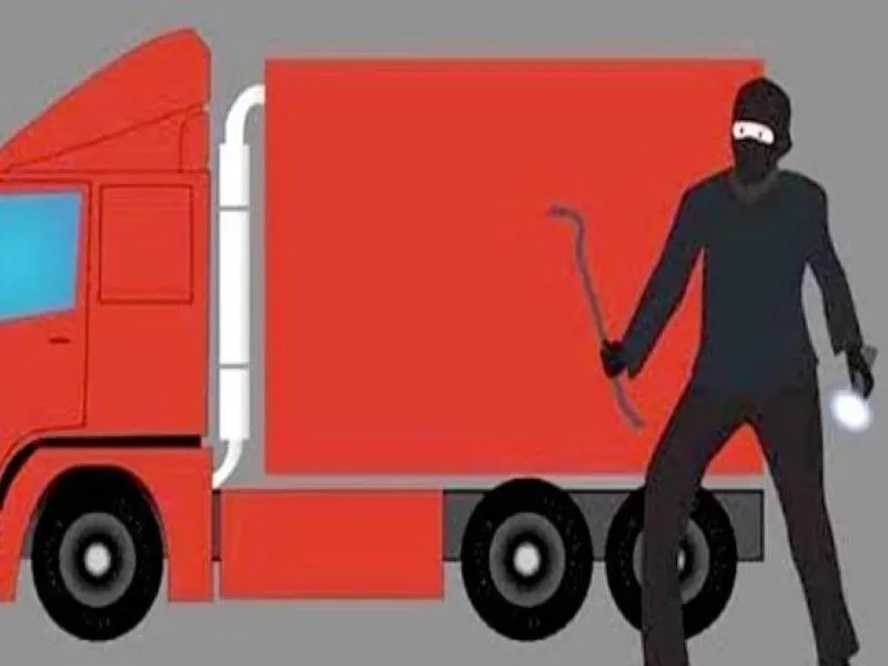 लखनऊ में तैनात सिपाही की पत्नी का ट्रक थाने से चोरी, ओवर लोडिंग में पकड़कर ट्रक हुआ था चालान