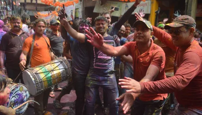 डोल नगाड़े