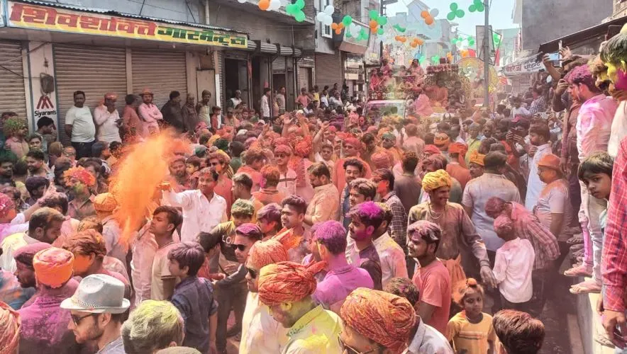 कासगंज: सतरंगी हो गई तीर्थनगरी, जमकर उड़ा गुलाल