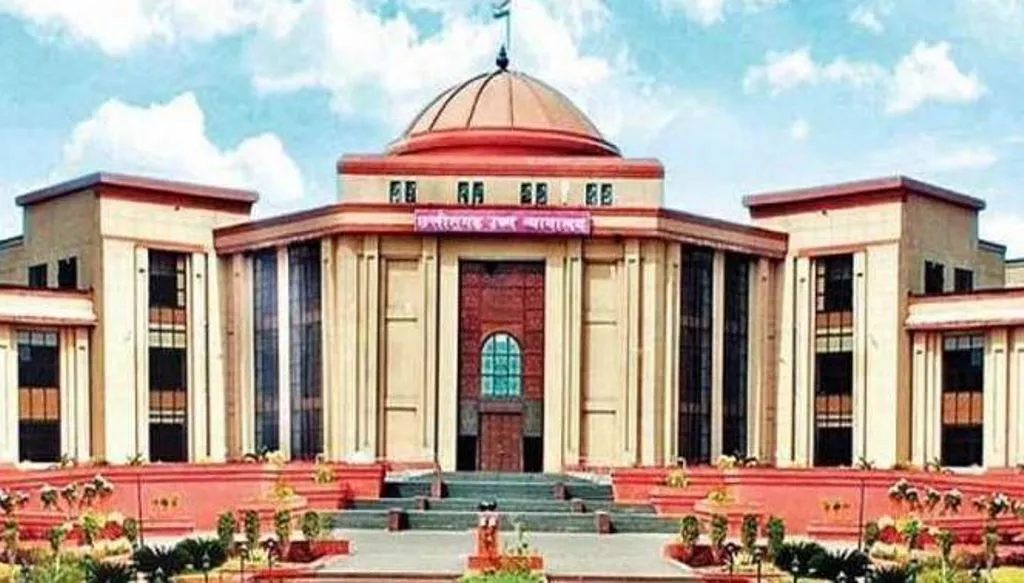 नर्सिंग कॉलेज में सहायक प्राध्यापक और प्रदर्शक के पदों पर पूर्ण महिला आरक्षण असंवैधानिक: छत्तीसगढ़ हाईकोर्ट