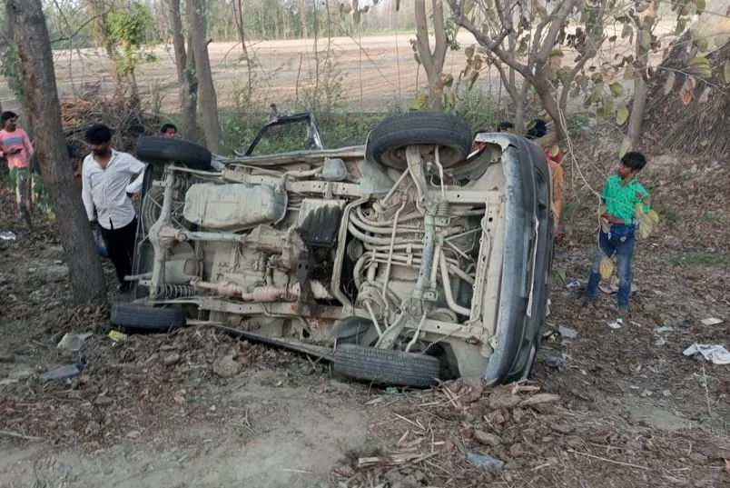 बरेली: हाइवे पर इको और क्रेन की टक्कर, एक की मौत, अन्य घायल