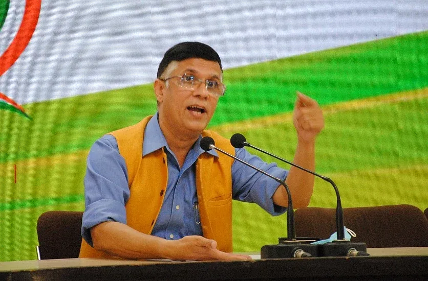 प्रधानमंत्री और गृह मंत्री बताएं कि ‘ठग’ की गिरफ्तारी मामले में किसका इस्तीफा होगा: कांग्रेस