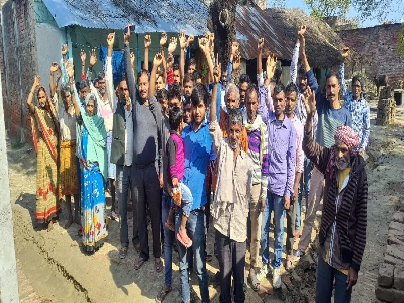 रायबरेली : ध्वस्त की गई नाली और रास्तों पर छलका निवासियों का दर्द, प्रदर्शन कर दी चेतावनी 