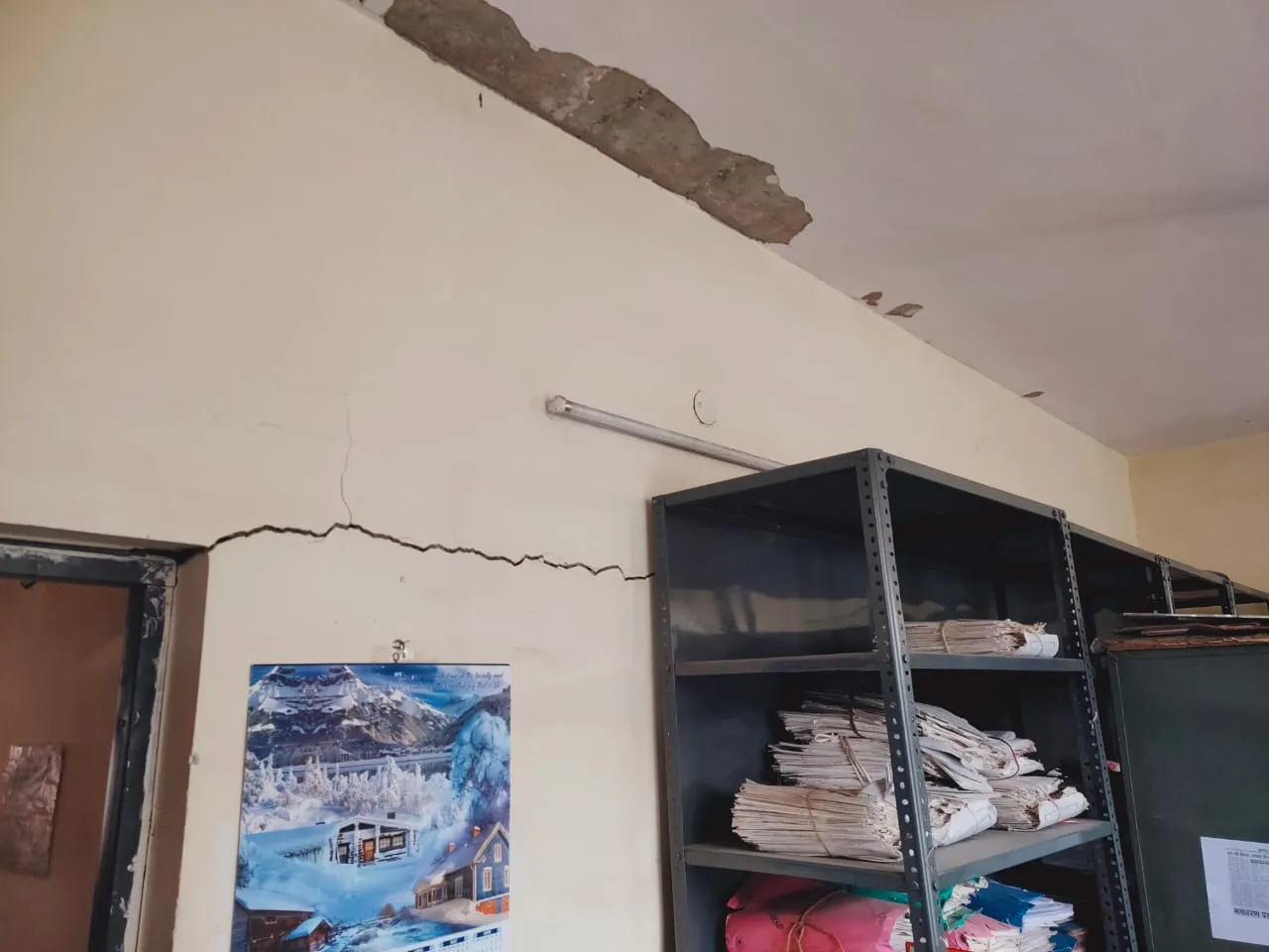 हल्द्वानी: जान जोखिम में डाल काम कर रहे निगम कर्मचारी 